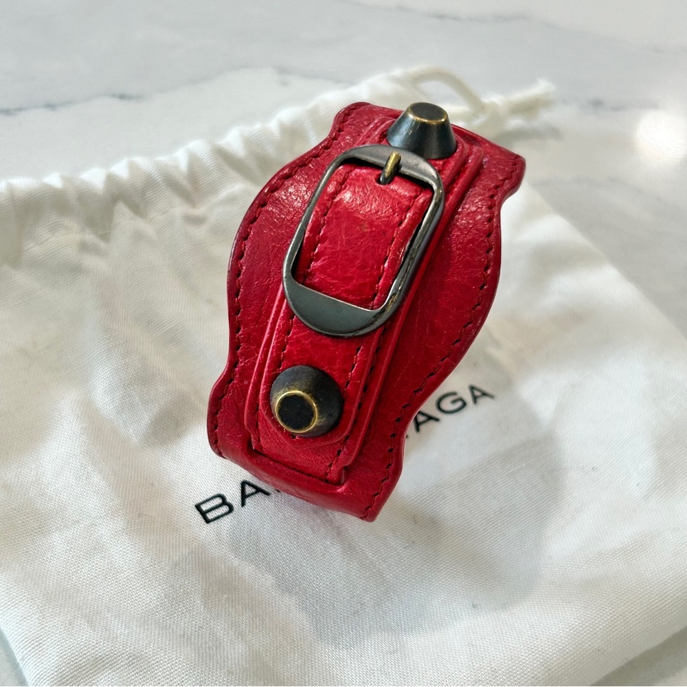Balenciaga classic Giant Agneau Arena Leather Cuff